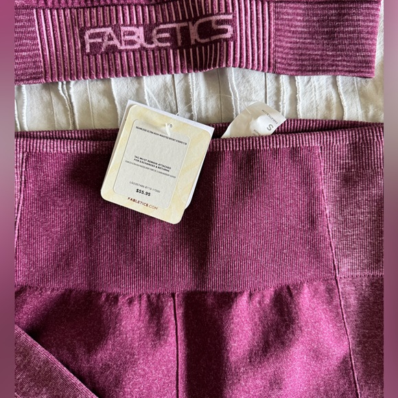 NWT Fabletics Seamless low impact set - plum purple - Picture 4 of 5